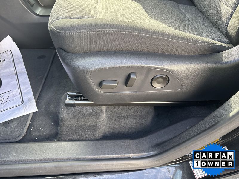 Used 2025 GMC Acadia FWD ElevationImage 27