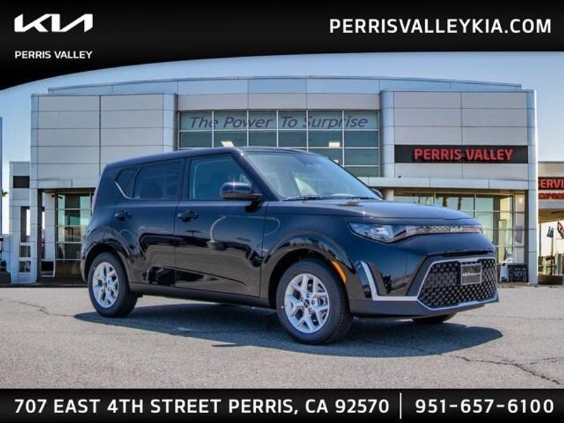 New 2025 Kia Soul LXImage 1