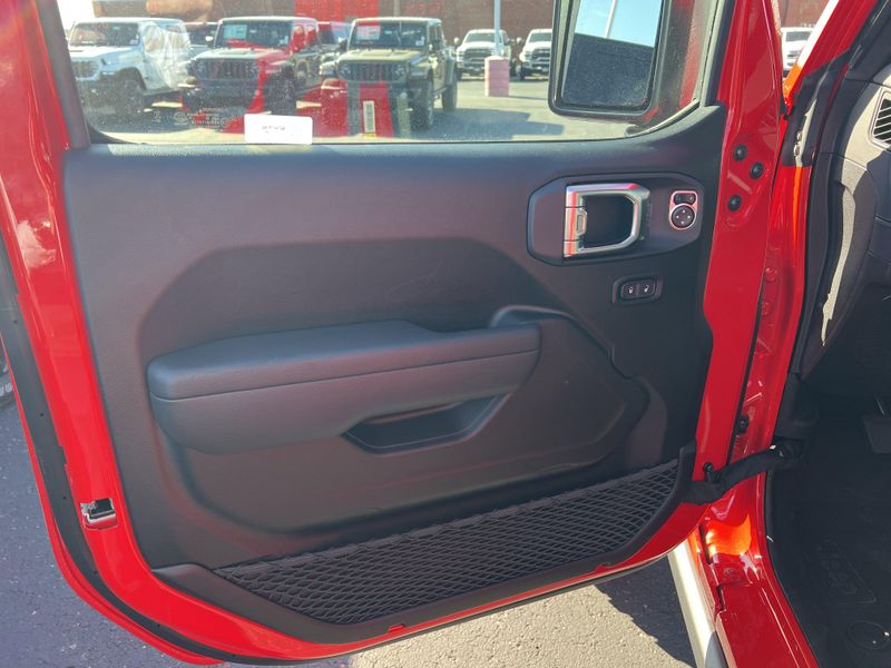 New 2026 Jeep Wrangler 4-door RubiconImage 13