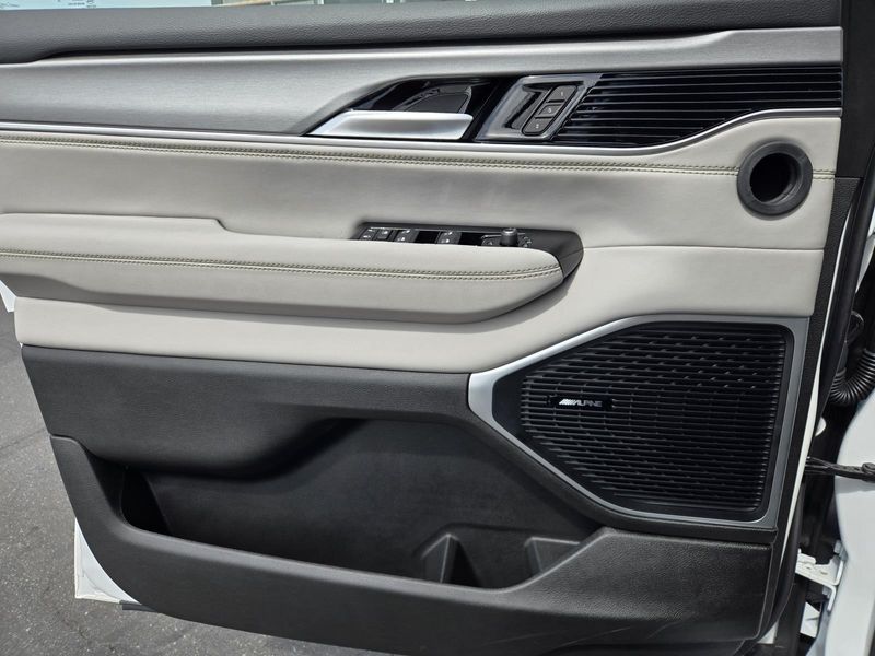 2026 Jeep Grand Wagoneer 4x2