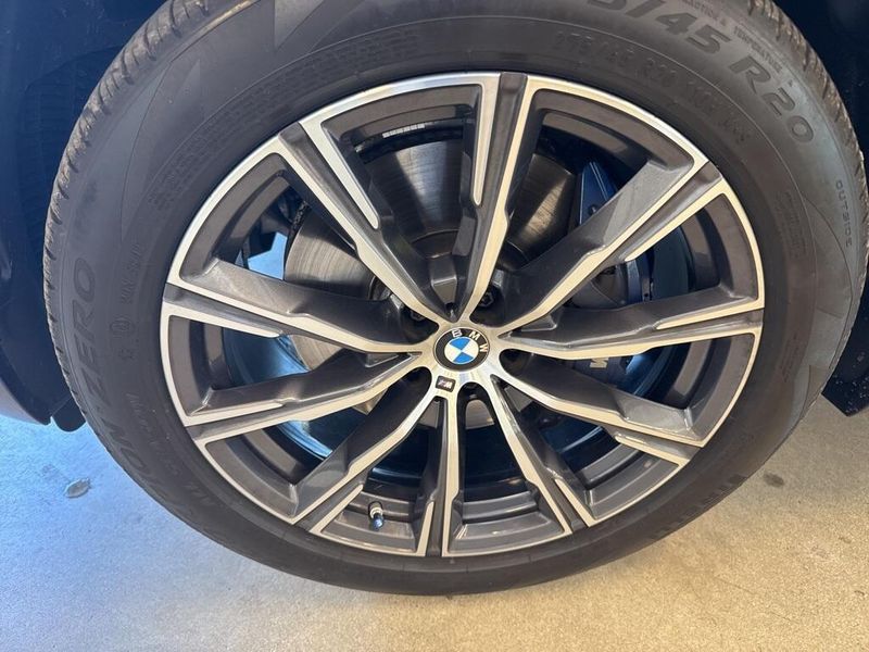 2025 BMW X5 xDrive40i M PACKAGE
