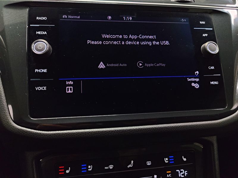 Used 2024 Volkswagen Tiguan AWD SEL R-Line w/Sunroof/NavImage 26