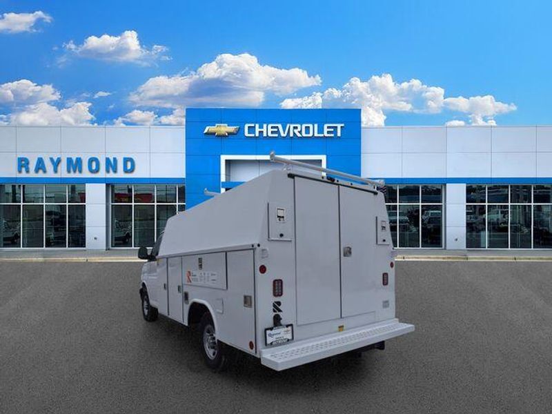 New 2025 Chevrolet Express 3500 Work VanImage 6