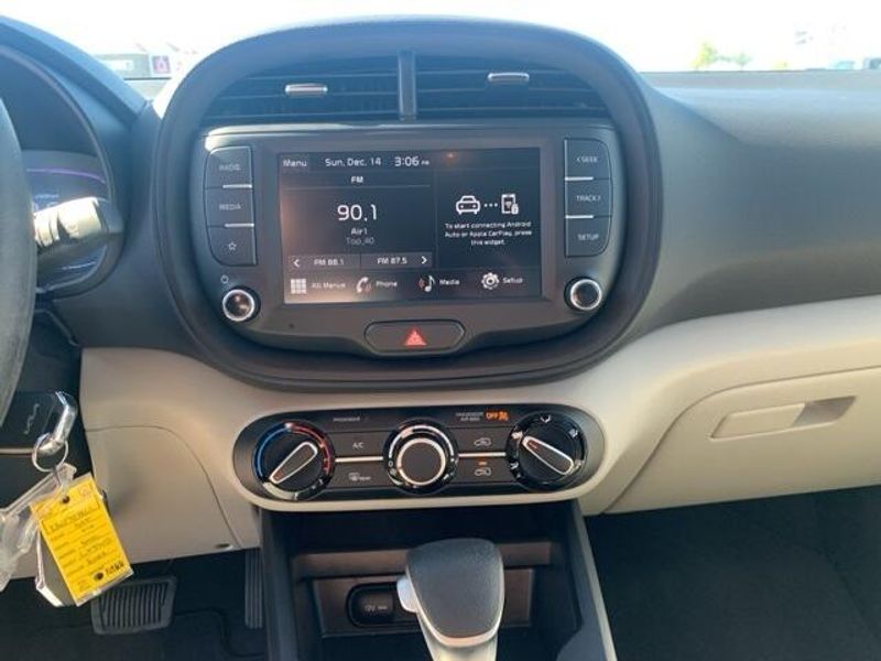 Used 2025 Kia Soul LXImage 9