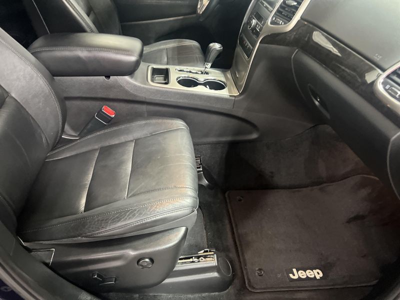 Used 2013 Jeep Grand Cherokee LaredoImage 11