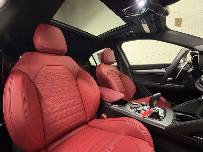 New 2025 Alfa Romeo Stelvio AwdImage 3