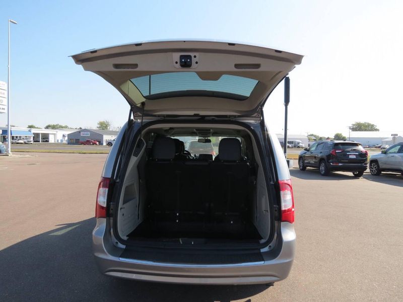 Used 2014 Chrysler Town & Country Touring 4dr Mini VanImage 29
