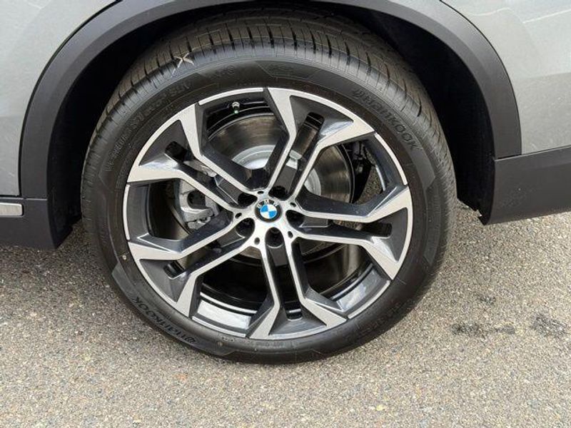 New 2026 BMW X5 xDrive40iImage 14