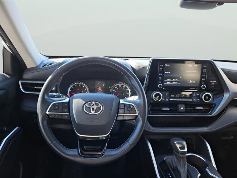 Used 2021 Toyota Highlander LE