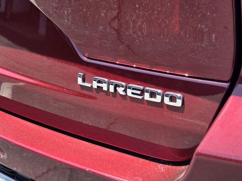 Used 2023 Jeep Grand Cherokee Laredo 4x2