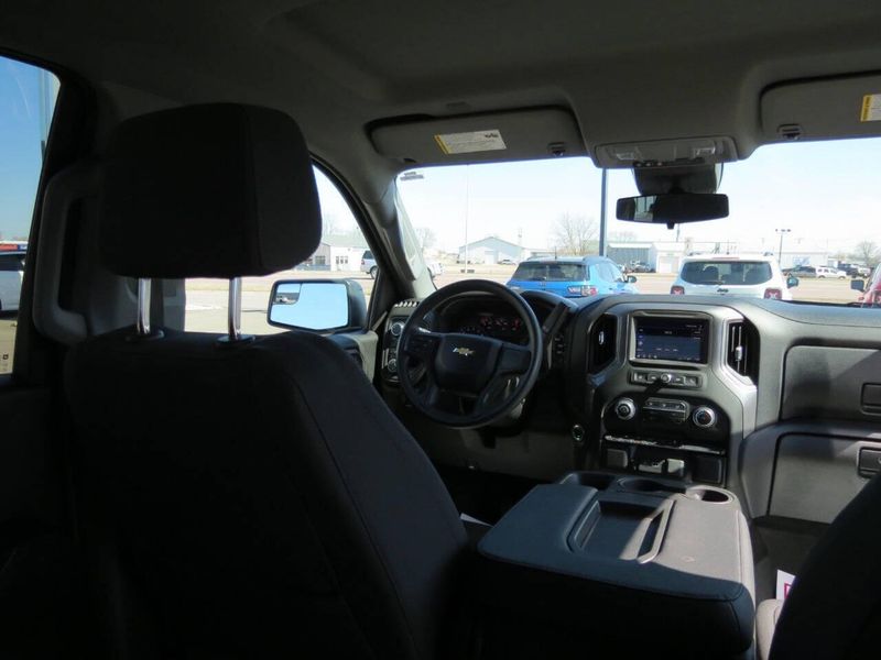 2022 Chevrolet Silverado 1500 Custom 4x4 4dr Crew Cab 5.8 ft. SBImage 18