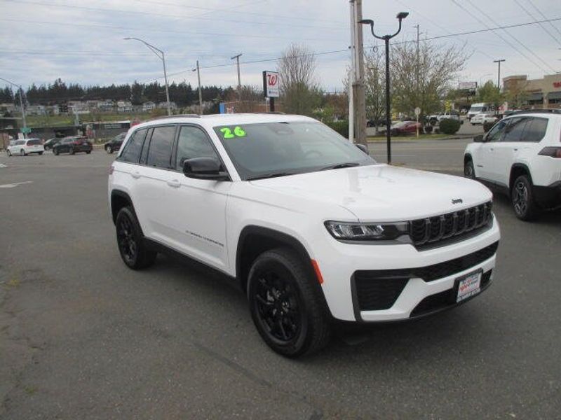 New 2026 Jeep Grand Cherokee Laredo Altitude 4x4Image 5