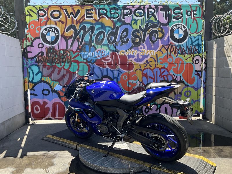 New 2025 Yamaha YZF-R7 Image 7