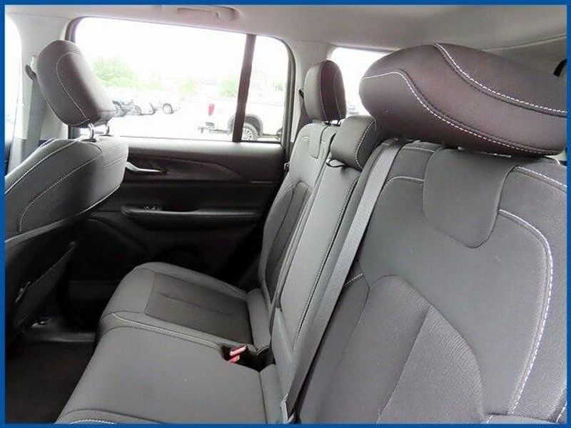 2023 Jeep Grand Cherokee LaredoImage 10