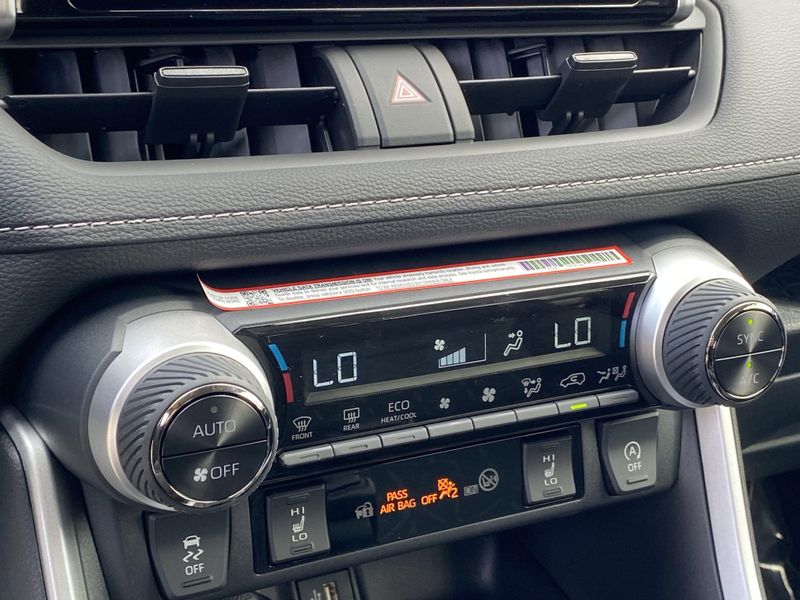 2025 Toyota RAV4 XLEImage 17