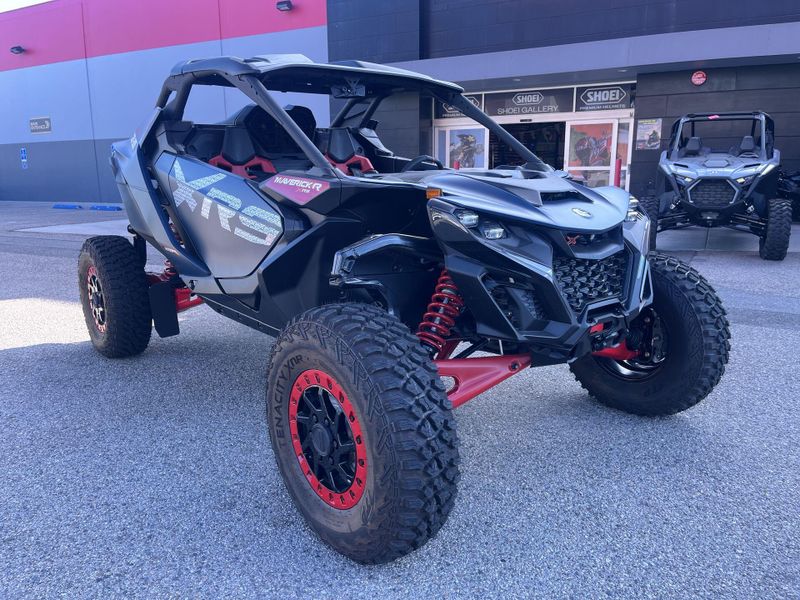 New 2026 Can-Am MAVERICK R X RS WITH SMART-SHOX 999T DCT Image 16