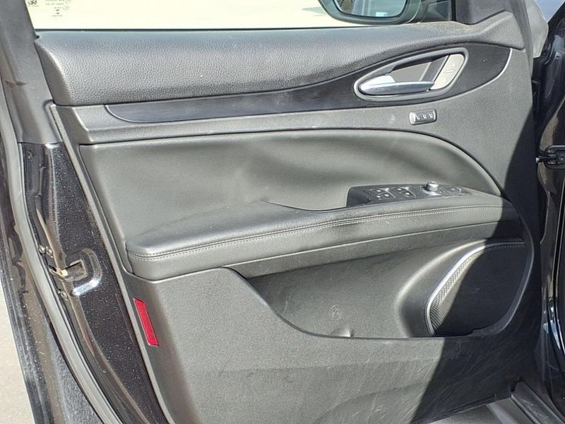 2018 Alfa Romeo Stelvio Image 16