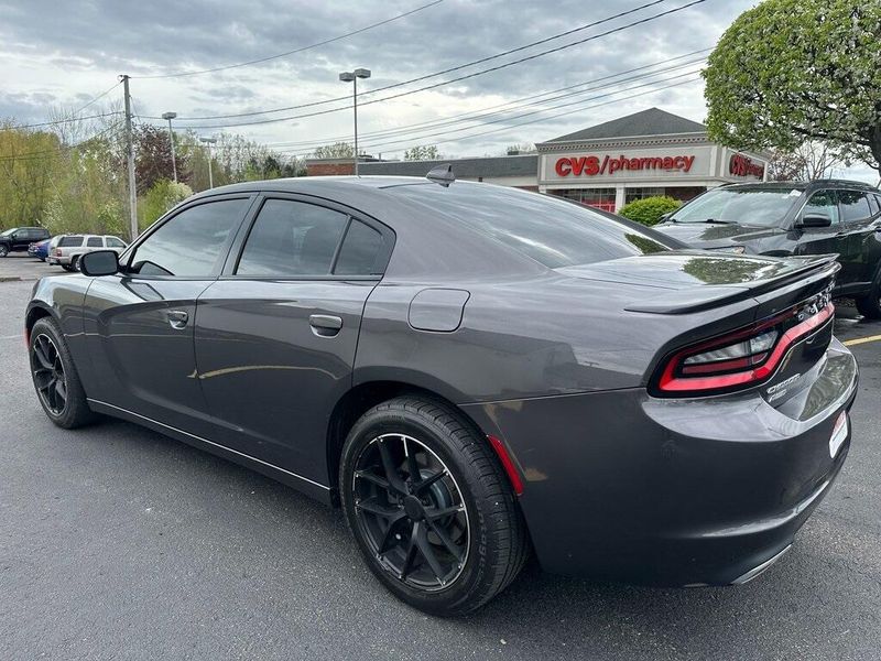 2016 Dodge Charger SXTImage 16