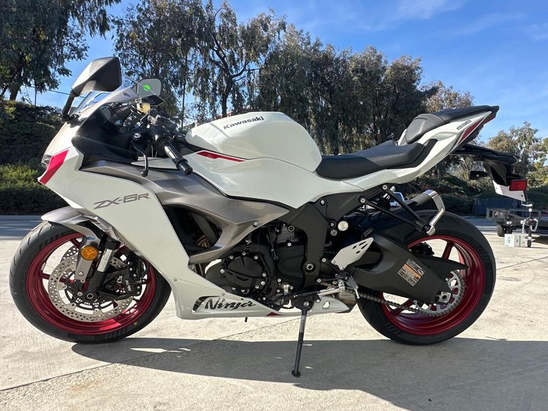 2025 Kawasaki NINJA ZX-6R Image 12