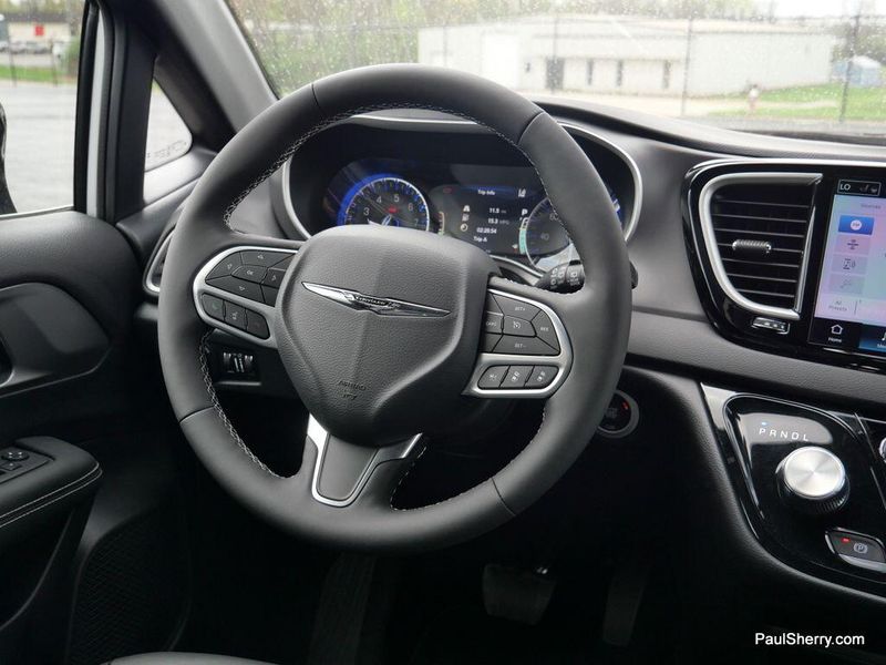 2025 Chrysler Voyager LXImage 47