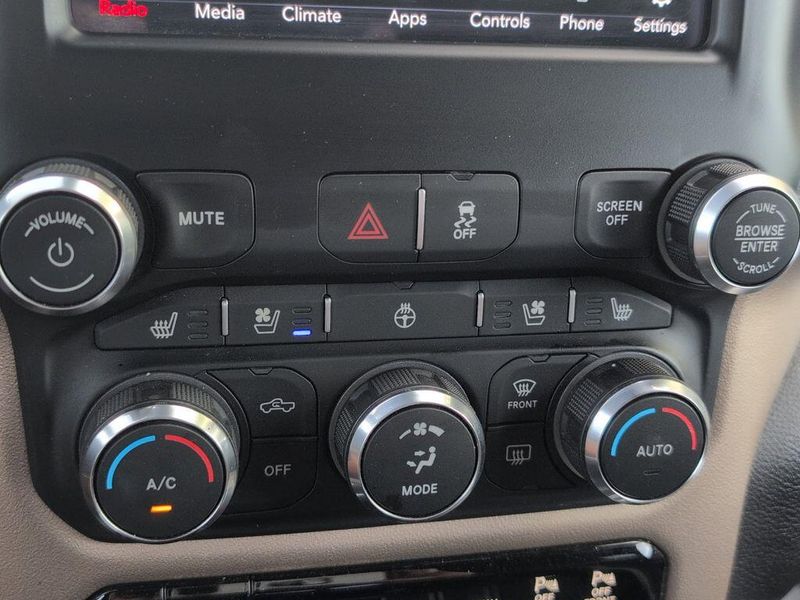 2019 RAM 2500 LaramieImage 17