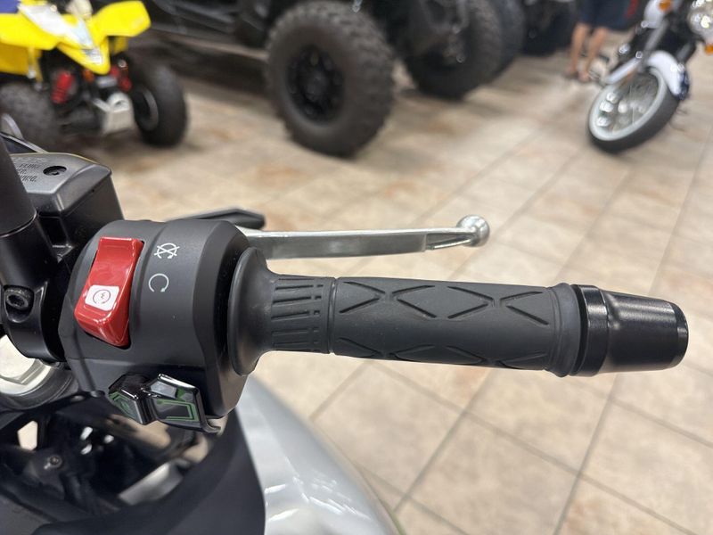 New 2024 Kawasaki Z7 HYBRID ABS Image 24