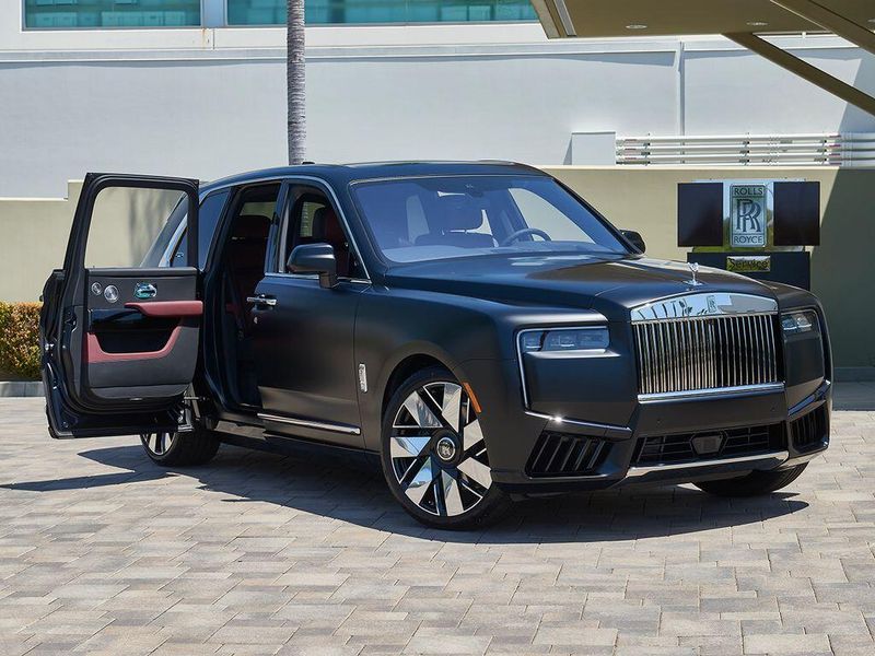 New 2027 Rolls-Royce Cullinan Image 6
