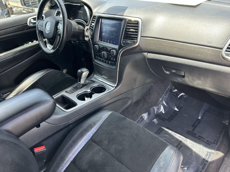 Used 2018 Jeep Grand Cherokee AltitudeImage 9