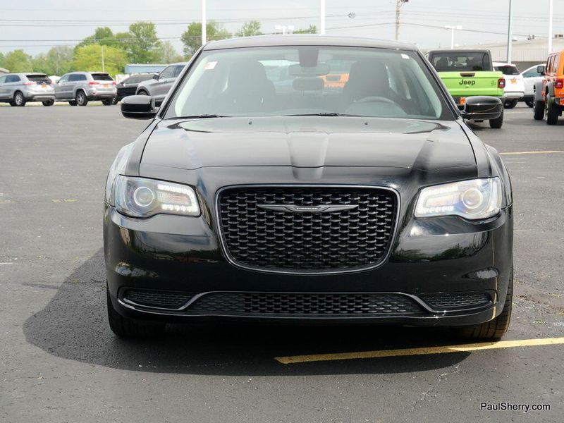 2023 Chrysler 300 Touring SportImage 16