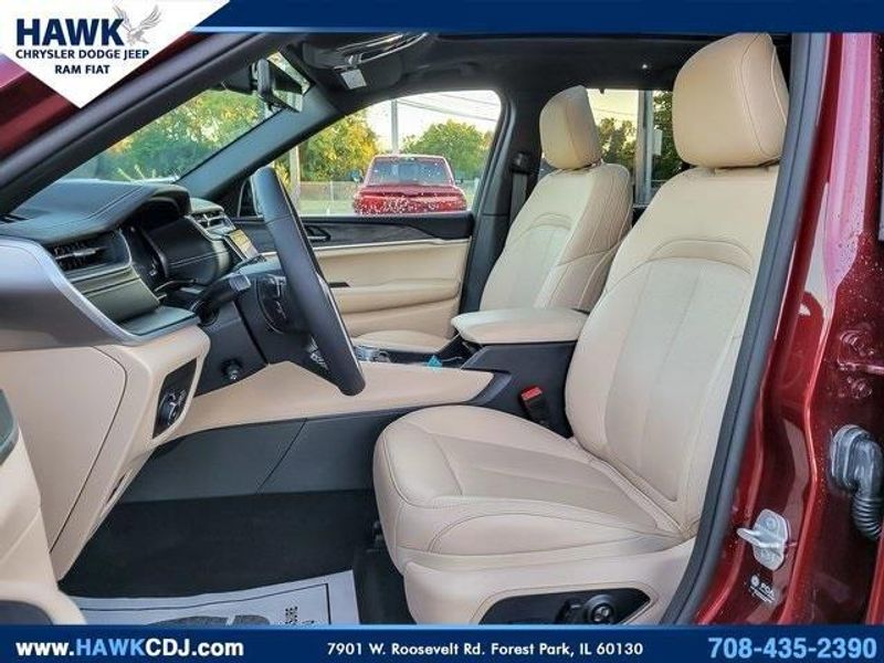 2024 Jeep Grand Cherokee Limited photo 3