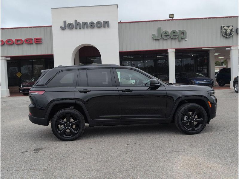 New 2025 Jeep Grand Cherokee Altitude X 4x2Image 6