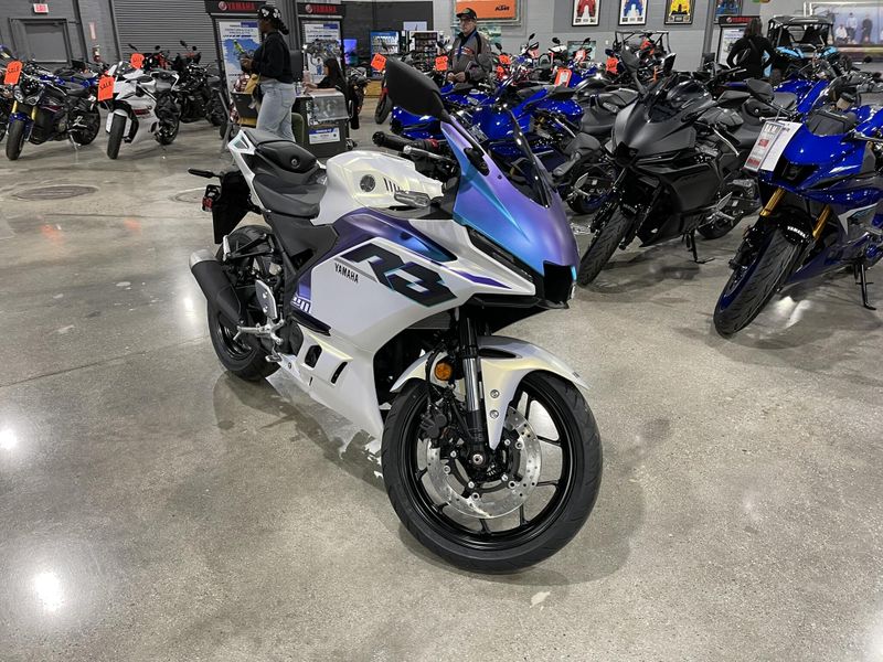 New 2025 Yamaha YZF-R3 ABS Image 1