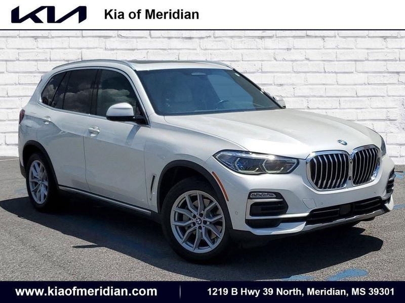 2020 BMW X5 Sports Activity Vehicle xDrive40i in a Mineral White Metallic exterior color and Ivory Whiteinterior. Johnson Dodge 601-693-6343 pixelmotiondemo.com 