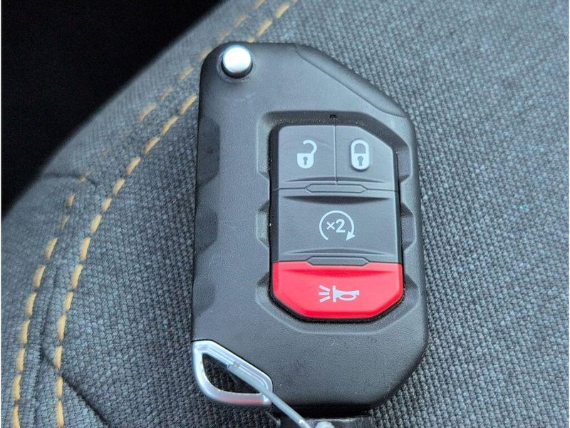 Used 2024 Jeep Wrangler WillysImage 19