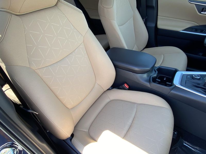 New 2025 Toyota RAV4 Hybrid XLEImage 11