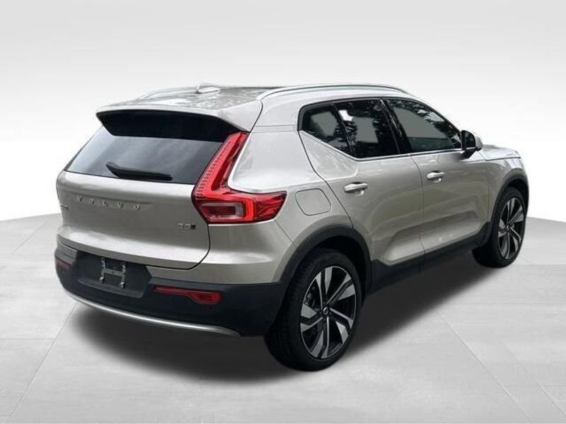 2024 Volvo XC40 Plus Bright Theme
