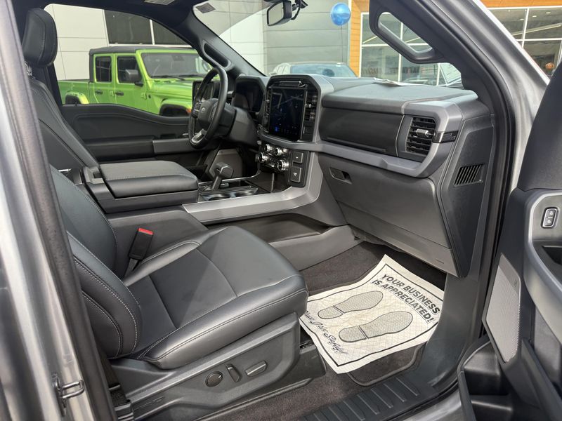 2025 Ford F-150 XLT photo 11