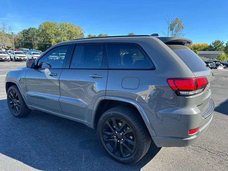 2020 Jeep Grand Cherokee Altitude photo 8