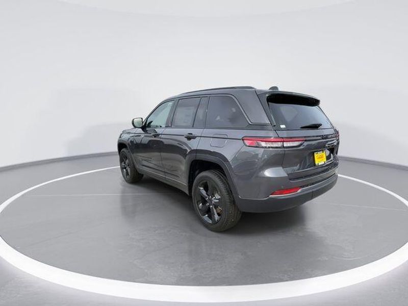 New 2026 Jeep Grand Cherokee Limited 4x2Image 6