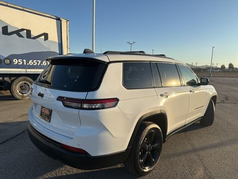 Used 2021 Jeep Grand Cherokee L AltitudeImage 3