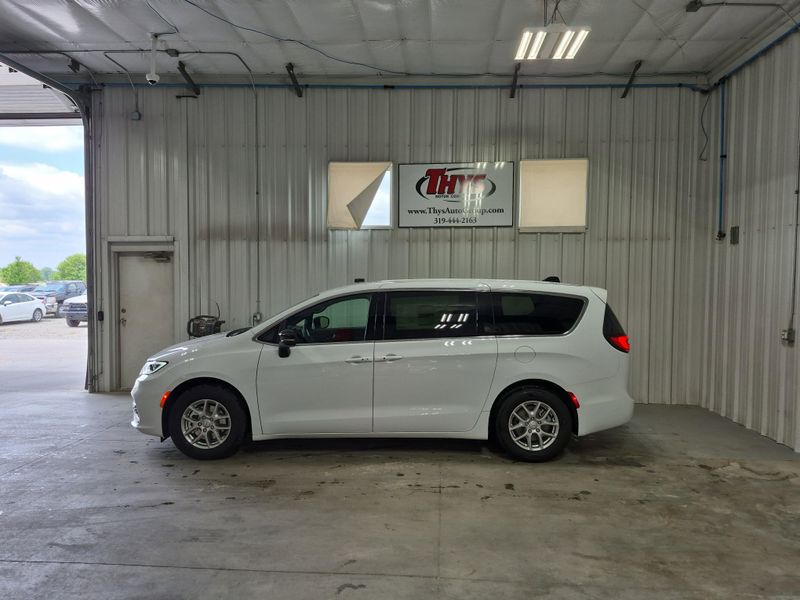 2025 Chrysler Pacifica SelectImage 18