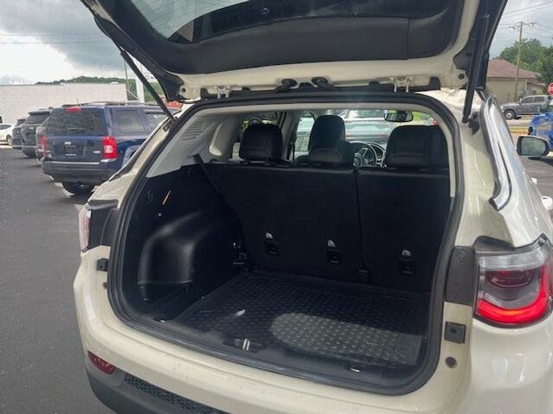 Used 2018 Jeep Compass Image 16