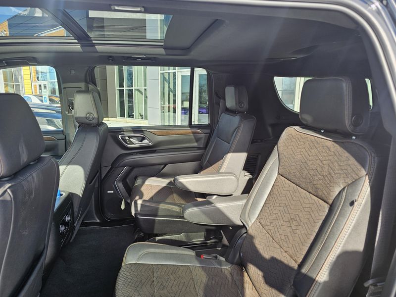 Used 2024 Chevrolet Suburban High CountryImage 10