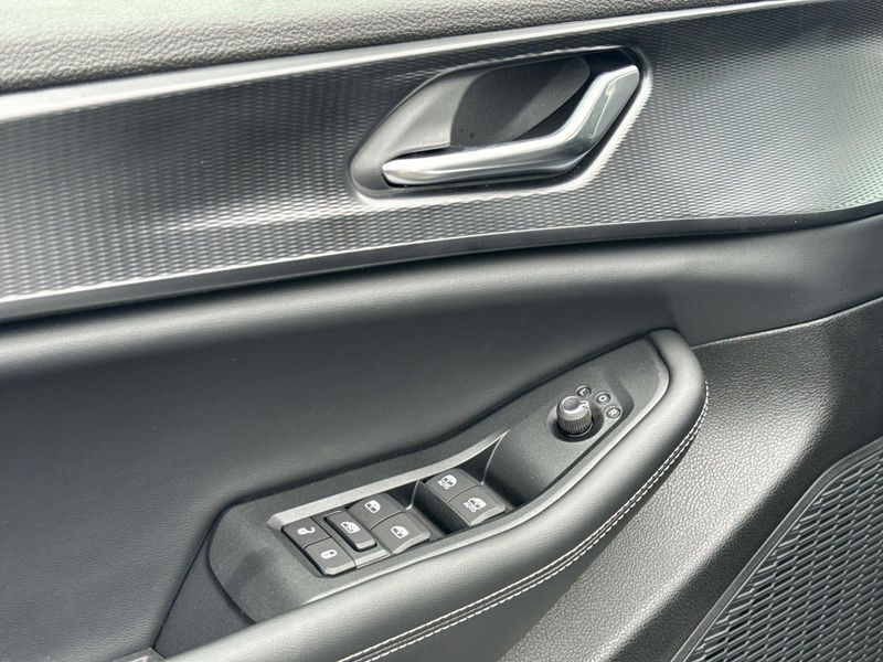New 2026 Jeep Grand Cherokee Laredo 4x2