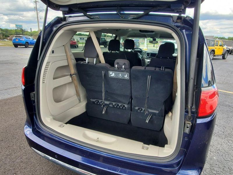 Used 2020 Chrysler Pacifica TouringImage 12