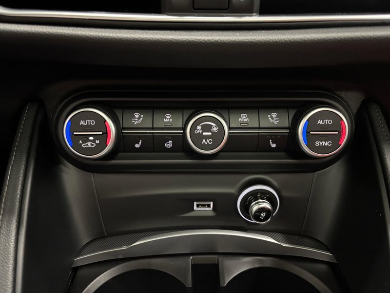 New 2025 Alfa Romeo Stelvio AwdImage 13