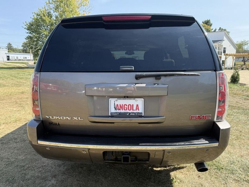 2013 Gmc Yukon XL 1500 Denali photo 4