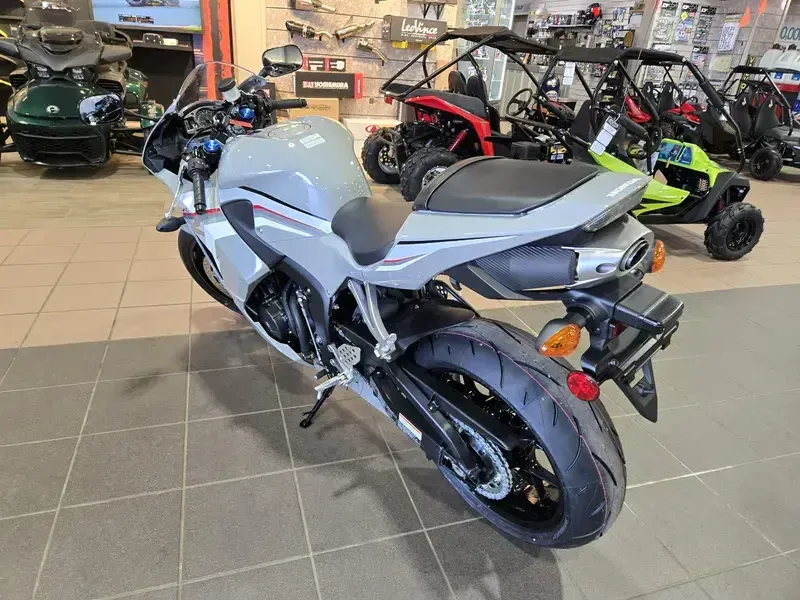 2025 Honda CBR600RR ABS DEEP PEARL GRAY Image 6