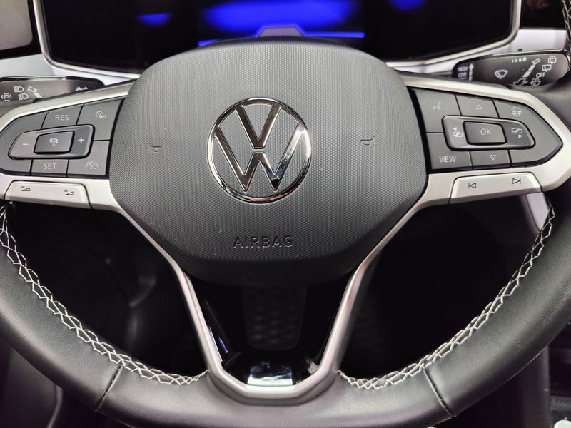 Used 2025 Volkswagen Taos SE AWD w/SunroofImage 26