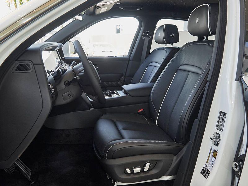 New 2026 Rolls-Royce Cullinan Image 11